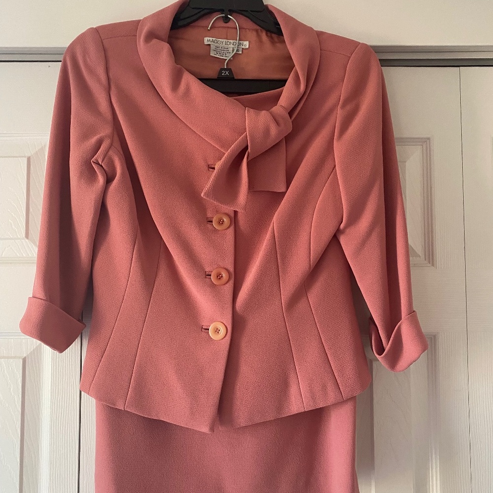 Maggy London Women’s Two Piece Suit